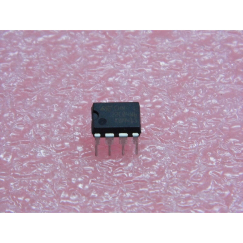 ci 22C04 W6 ~ ic 22C04W6 - 22W04.1 - ST24W04FER ~ DIP8 ~ EEPROM (PLA010)