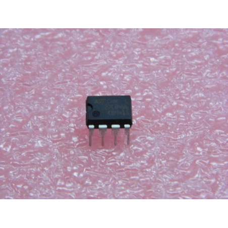 ci 22C04 W6 ~ ic 22C04W6 - 22W04.1 - ST24W04FER ~ DIP8 ~ EEPROM (PLA010)