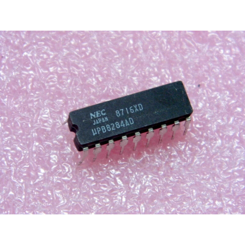 ci µPB 8284 AD / uPB 8284 AD - ic µPB8284AD uPB8284AD - DIP18  céramique(PLA032)