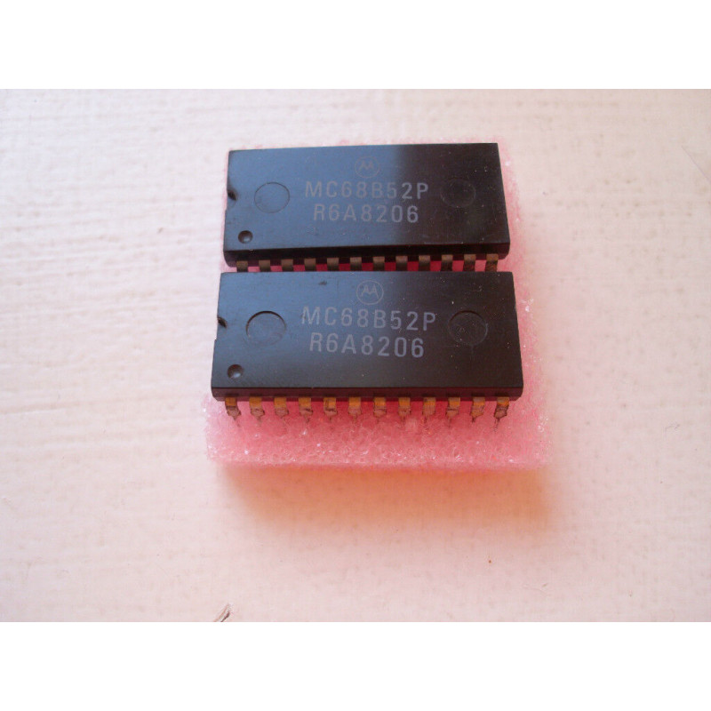 ic MC 68B52 P / ci MC68B52P dip 24 de chez MOTOROLA  Neuf