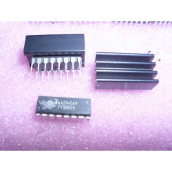 ci SAA 1042 AV / ic SAA1042AV (DIP16) + dissipateur ~ de chez MOTOROLA