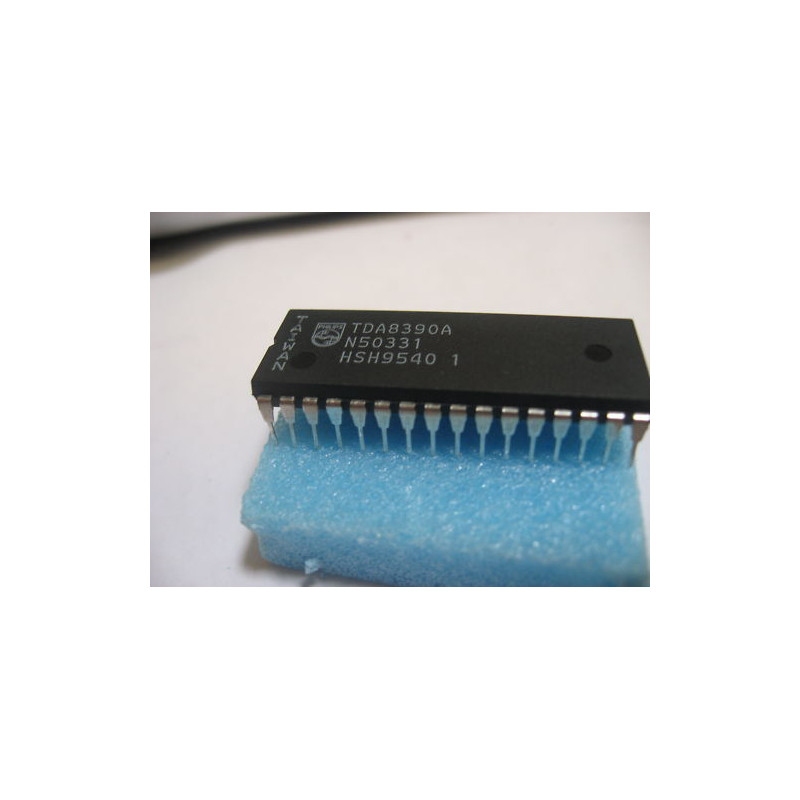 ci TDA8390  / TDA8390A PHILIPS DIP 32  Neuf 