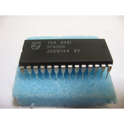 ci TDA8421 / ic TDA 8421 PHILIPS DIP 28  Neuf