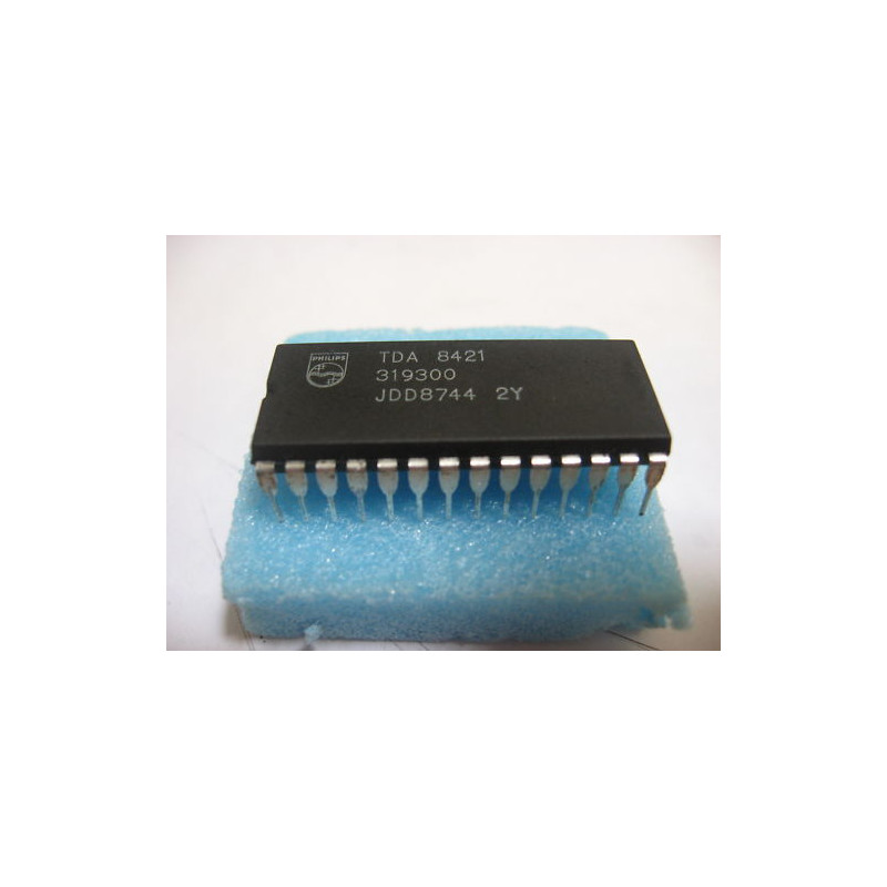 ci TDA8421 / ic TDA 8421 PHILIPS DIP 28  Neuf