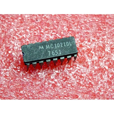 ci MC 10210 L ~ ic MC10210L ~ dual 3-input / 3-output OR gate ~ DIL16 boîtier ceramique motorola (PLA016)