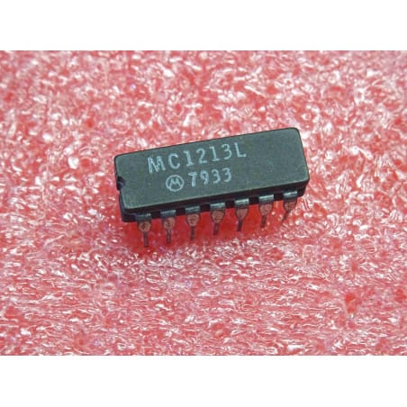 ci MC 1213 L ~ ic MC1213L ~ Single J-K Flip-Flop ~ DIL14 motorola , boîtier céramique (PLA018)