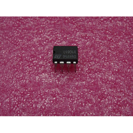 ci L4904A ~ ic L4904 A dip8 de chez ST (PLA010)