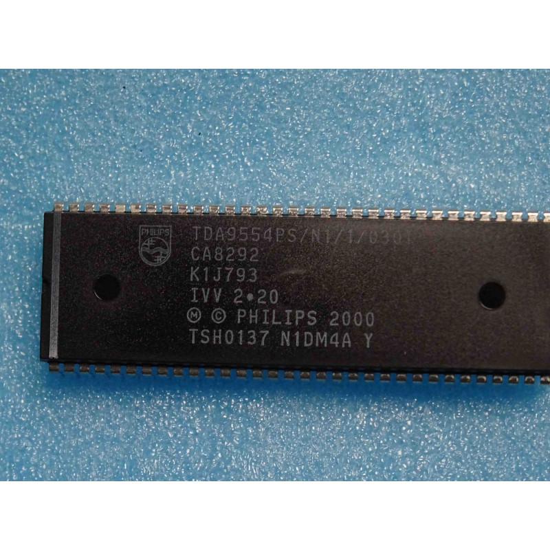 ci TDA9554PS/N1  ~ ic TDA9554PS N1/1/0301 ci dip64 de chez PHILIPS  (PLA021)