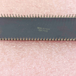 ic MC68000L8 ~ ci MC68000L8 dip64 céramique de chez Motorola (PLA044)