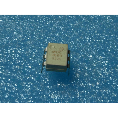 ci MOC3060 ~ ic MOC 3060 ~ dip 6 de chez MOTOROLA ci Opto  NOS (TIRO 04)