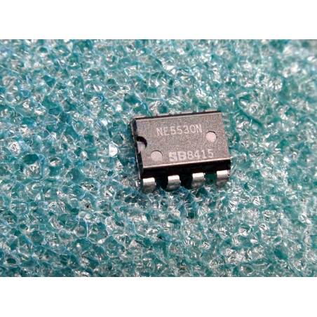 ci NE5530N ~ ic NE5530 N (═ 2 * NE530) dip8 de chez SIGNETICS IC NOS (TIRO04)