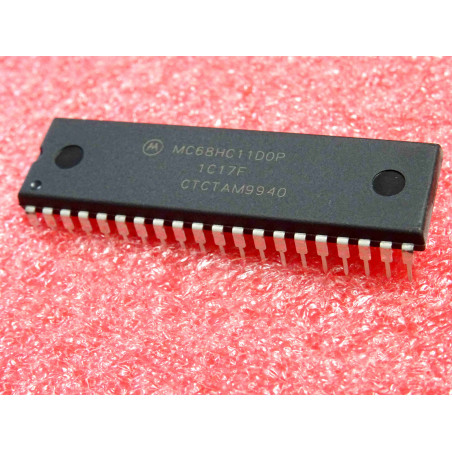 MC68HC11D0P ~ MC 68HC11 D0P ~ Microcontroller dip48 de chez Motorola (CI91B)