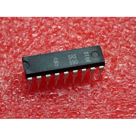 ci SAS 590 ~ ic SAS590 ~ switching amplifier for 4 touch keys ~ DIP-18 (CI65)