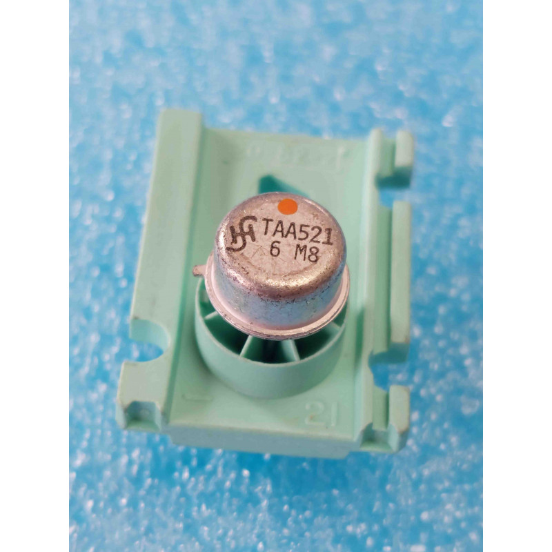 ci TAA521 ~ ic TAA521  TO99 ci NOS de chez Siemens + support vert