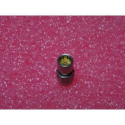 R191351001 Adaptateur coaxial Fiche SMA mâle - Fiche BMA F  50 ohms (celar85c)