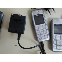 Lot de 4 Téléphone Nokia 1600 + Alcatel one touch+ 2 chargeurs Nokia pour pièces