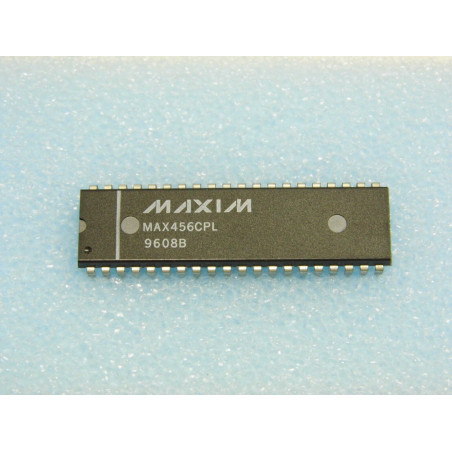 ci MAX 456 CPL ~ ic MAX456CPL ~ 8 x 8 Video Crosspoint Switch ~ DIP40 (PLA041)